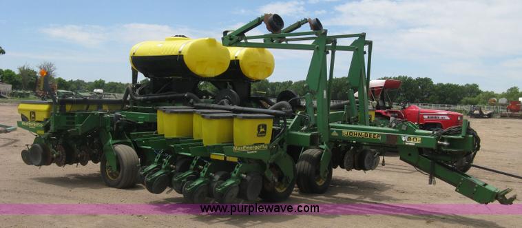 image for item K8621 John Deere 1780 planter