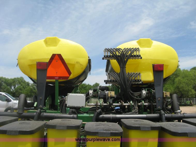 image for item K8621 John Deere 1780 planter