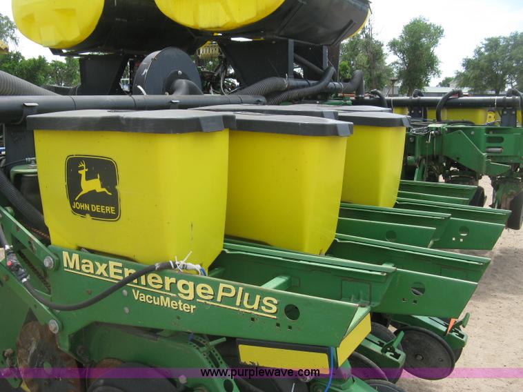 image for item K8621 John Deere 1780 planter