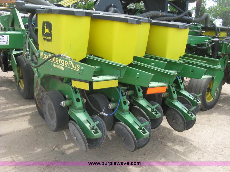 image for item K8621 John Deere 1780 planter
