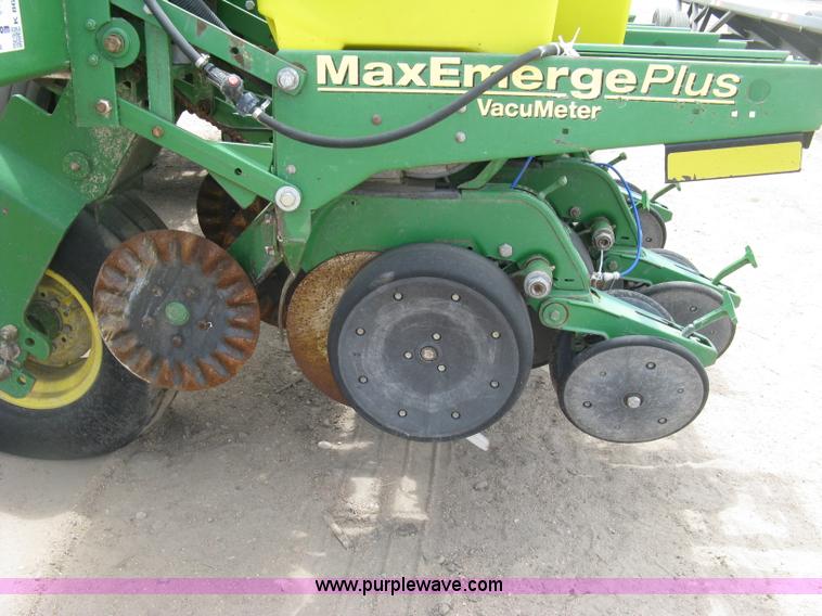 image for item K8621 John Deere 1780 planter