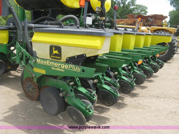 image for item K8621 John Deere 1780 planter