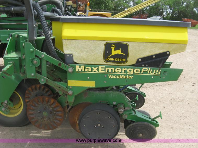 image for item K8621 John Deere 1780 planter