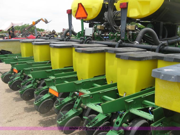 image for item K8621 John Deere 1780 planter