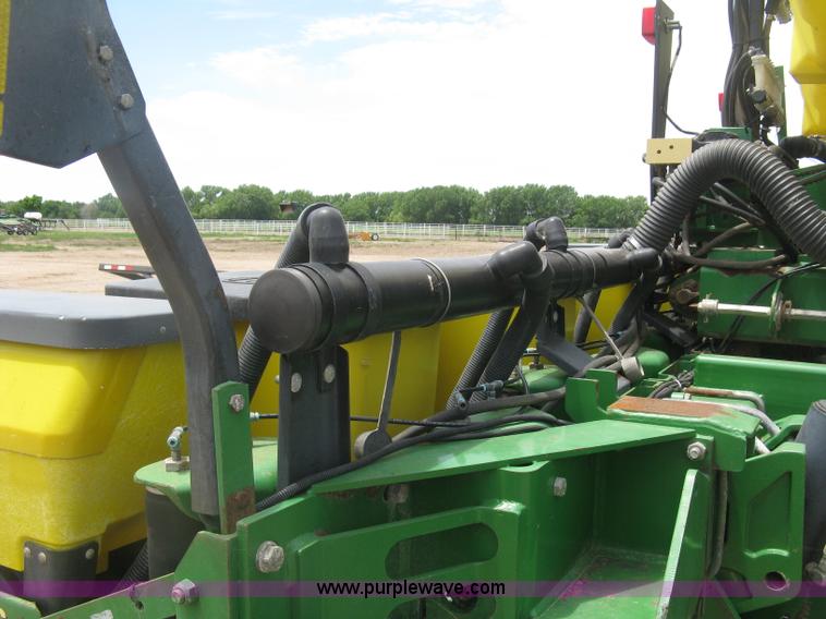 image for item K8621 John Deere 1780 planter