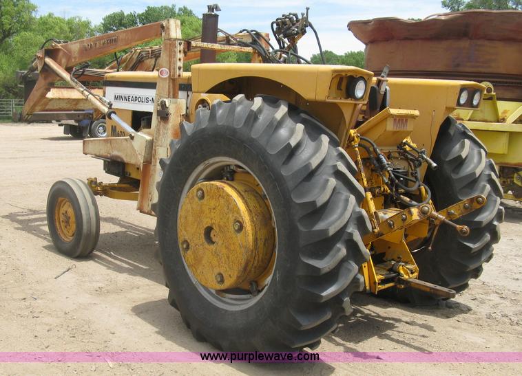 image for item K8623 Minneapolis Moline Super M670 tractor