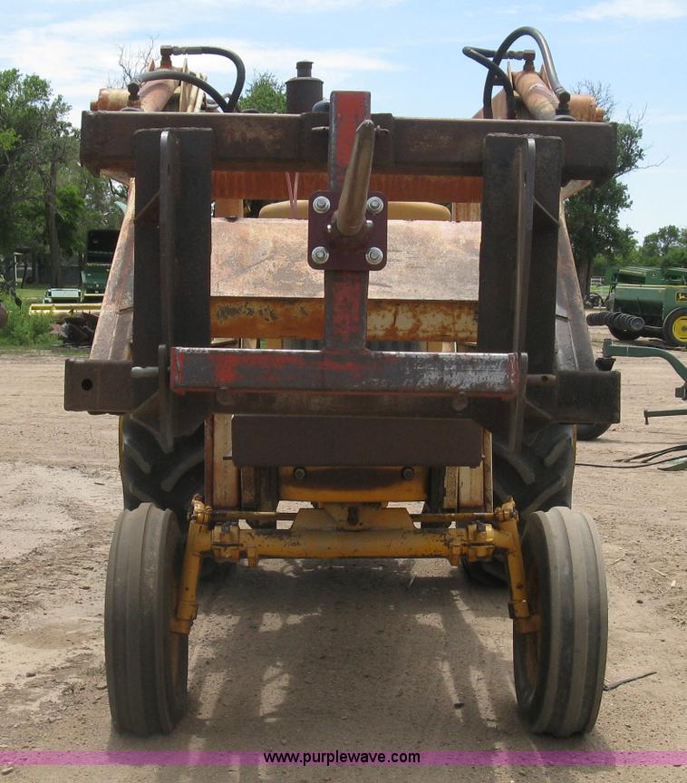 image for item K8623 Minneapolis Moline Super M670 tractor