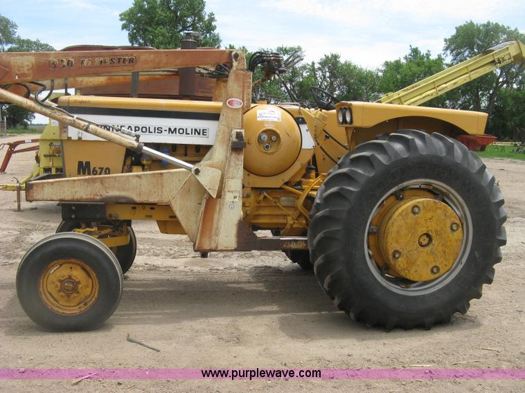image for item K8623 Minneapolis Moline Super M670 tractor