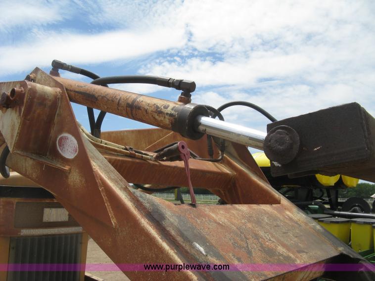 image for item K8623 Minneapolis Moline Super M670 tractor