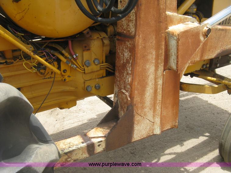 image for item K8623 Minneapolis Moline Super M670 tractor