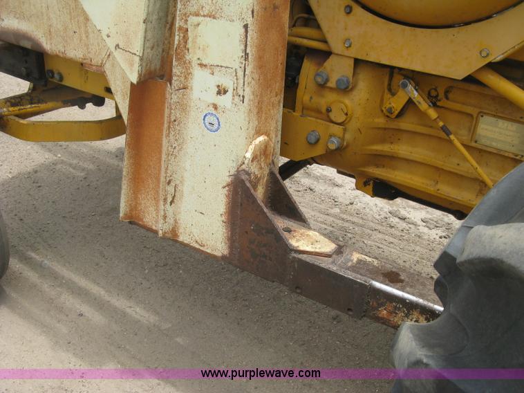 image for item K8623 Minneapolis Moline Super M670 tractor