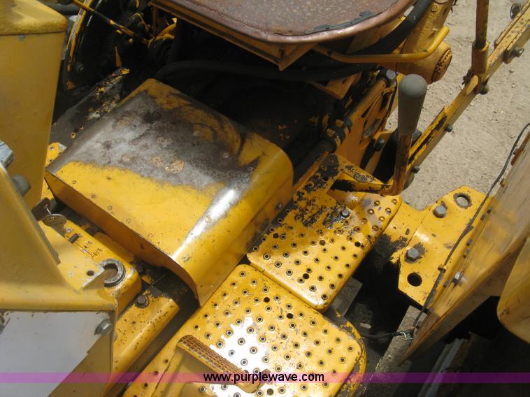 image for item K8623 Minneapolis Moline Super M670 tractor