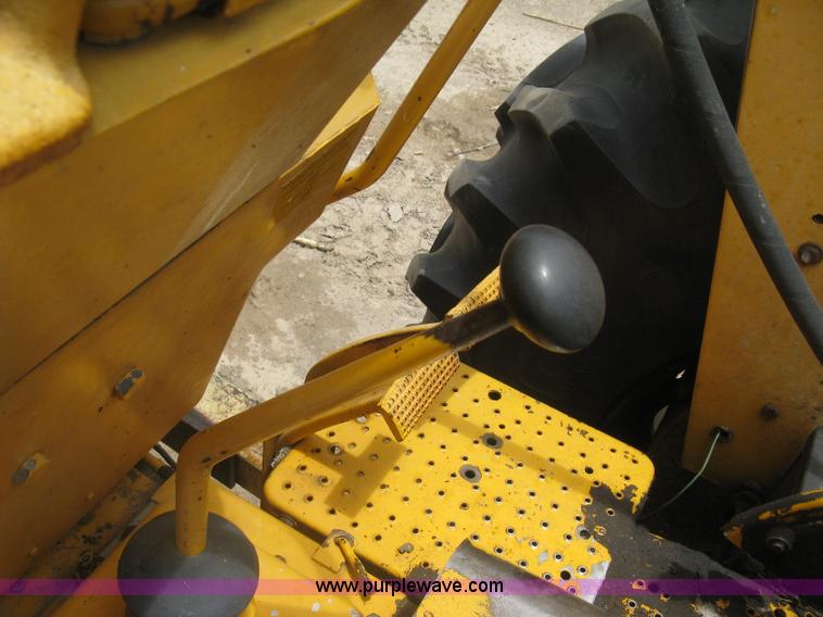 image for item K8623 Minneapolis Moline Super M670 tractor