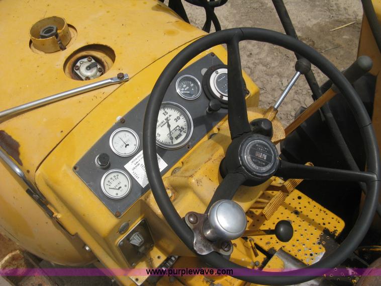 image for item K8623 Minneapolis Moline Super M670 tractor