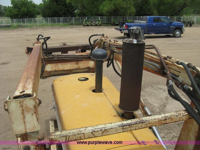 image for item K8623 Minneapolis Moline Super M670 tractor