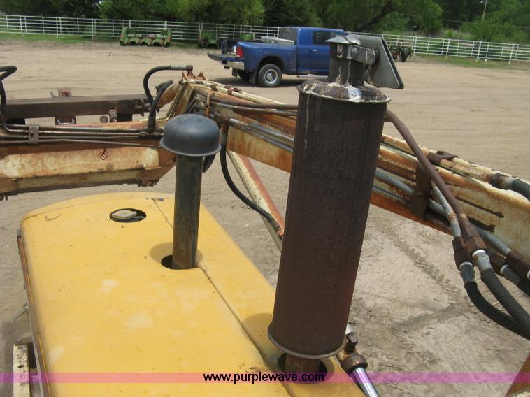 image for item K8623 Minneapolis Moline Super M670 tractor