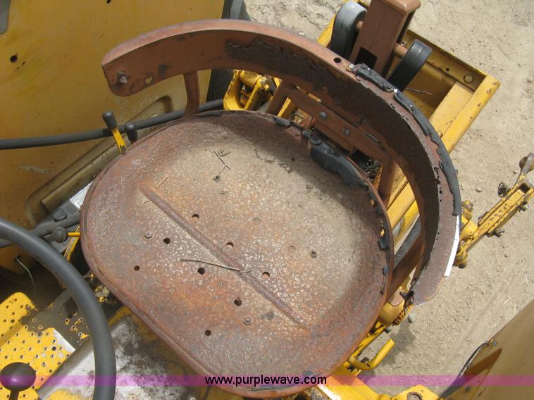 image for item K8623 Minneapolis Moline Super M670 tractor