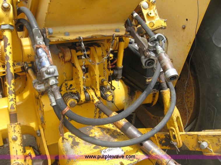 image for item K8623 Minneapolis Moline Super M670 tractor