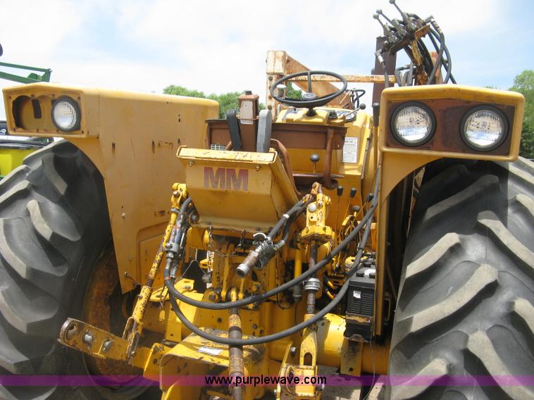 image for item K8623 Minneapolis Moline Super M670 tractor