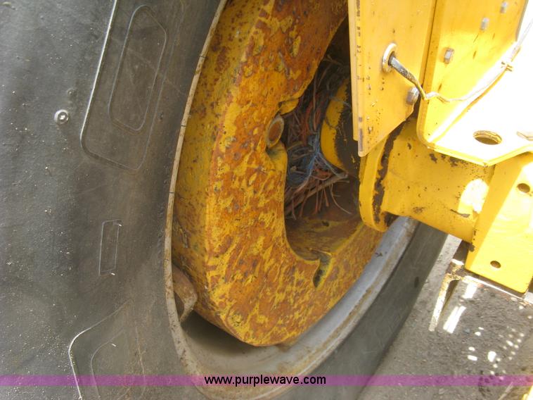 image for item K8623 Minneapolis Moline Super M670 tractor