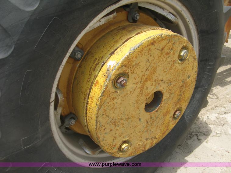 image for item K8623 Minneapolis Moline Super M670 tractor