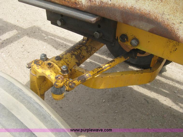 image for item K8623 Minneapolis Moline Super M670 tractor