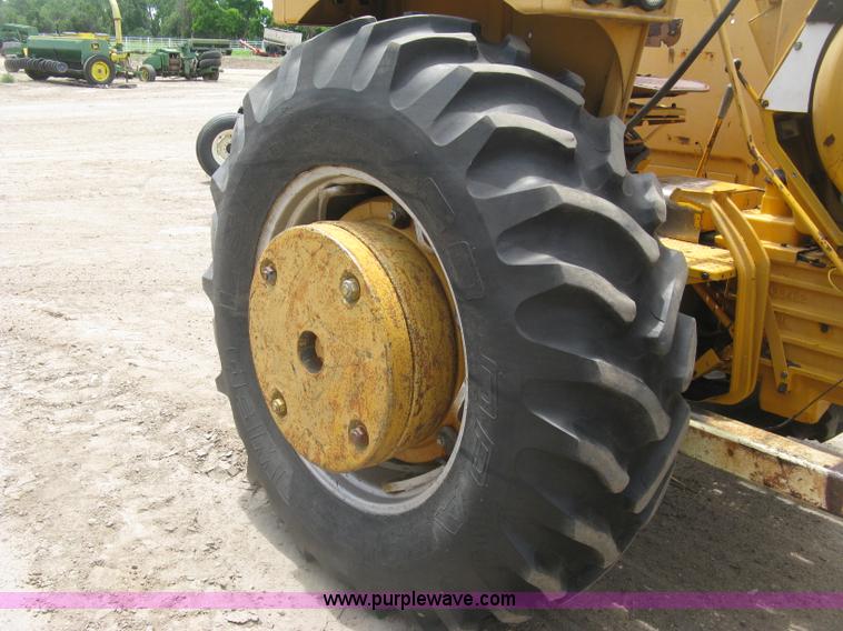 image for item K8623 Minneapolis Moline Super M670 tractor