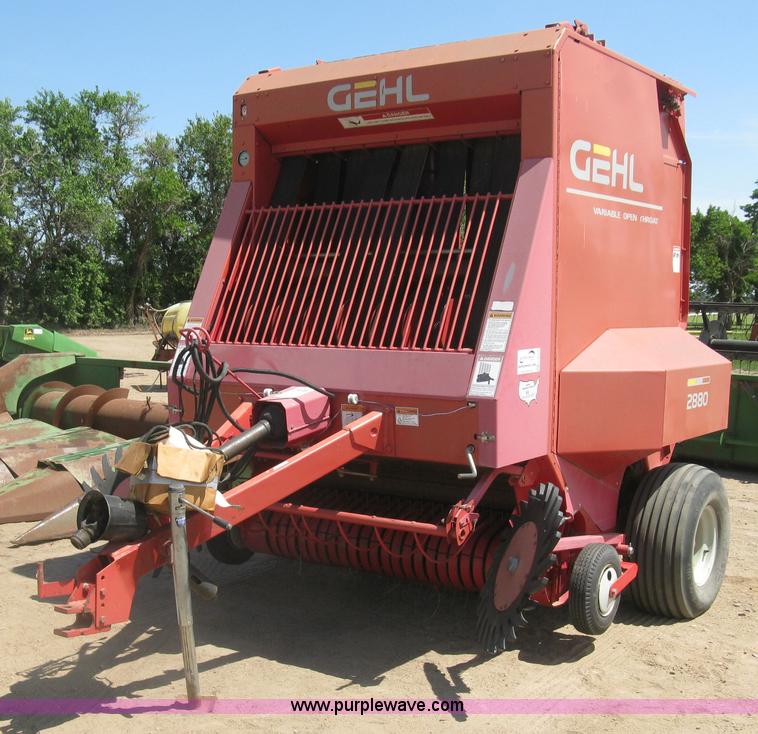 image for item K8633 2001 Gehl 2880 round baler