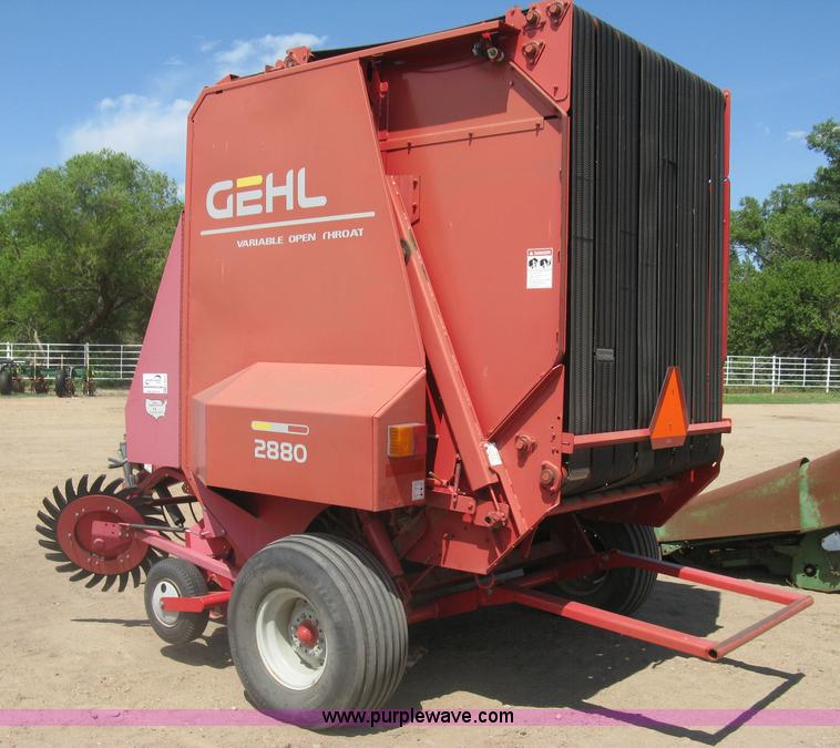 image for item K8633 2001 Gehl 2880 round baler