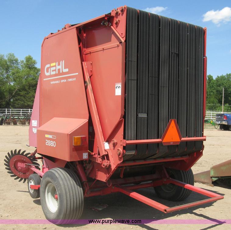 image for item K8633 2001 Gehl 2880 round baler