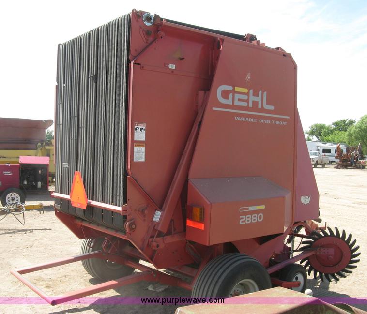 image for item K8633 2001 Gehl 2880 round baler