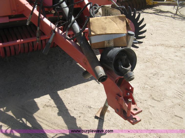 image for item K8633 2001 Gehl 2880 round baler