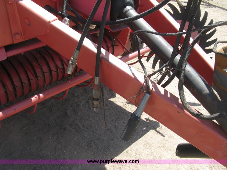 image for item K8633 2001 Gehl 2880 round baler