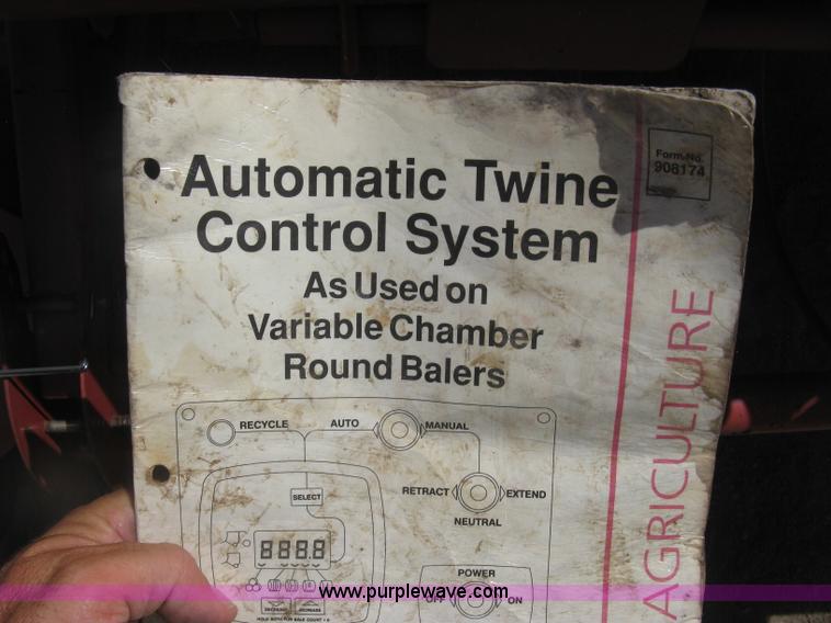 image for item K8633 2001 Gehl 2880 round baler