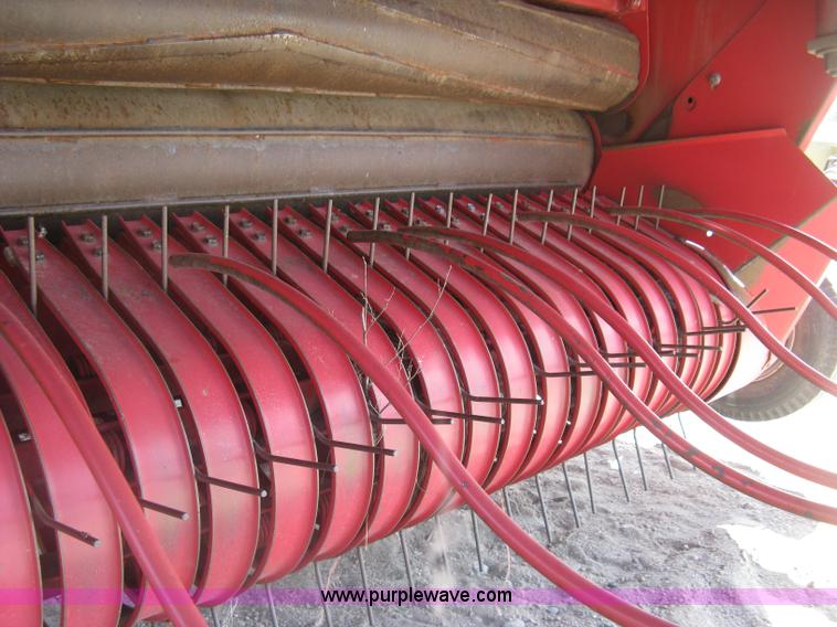 image for item K8633 2001 Gehl 2880 round baler