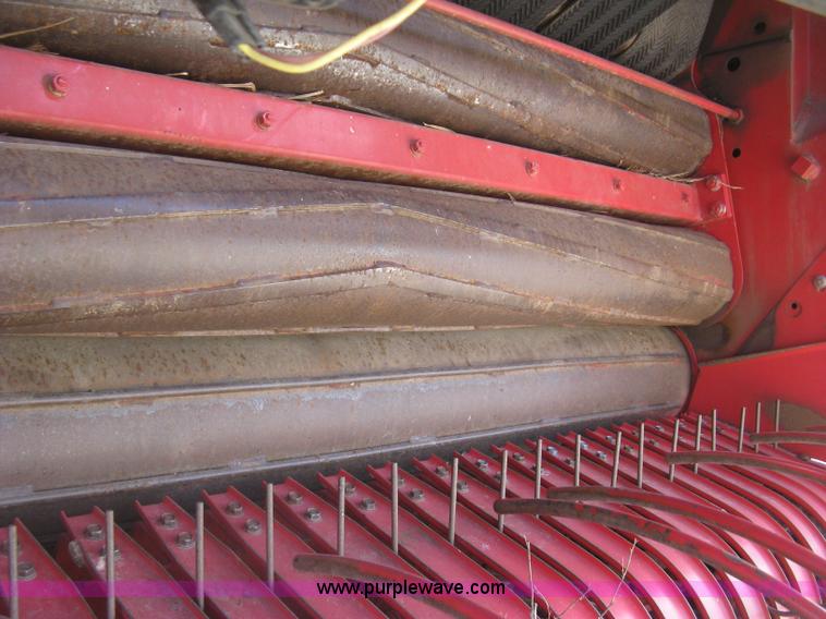 image for item K8633 2001 Gehl 2880 round baler