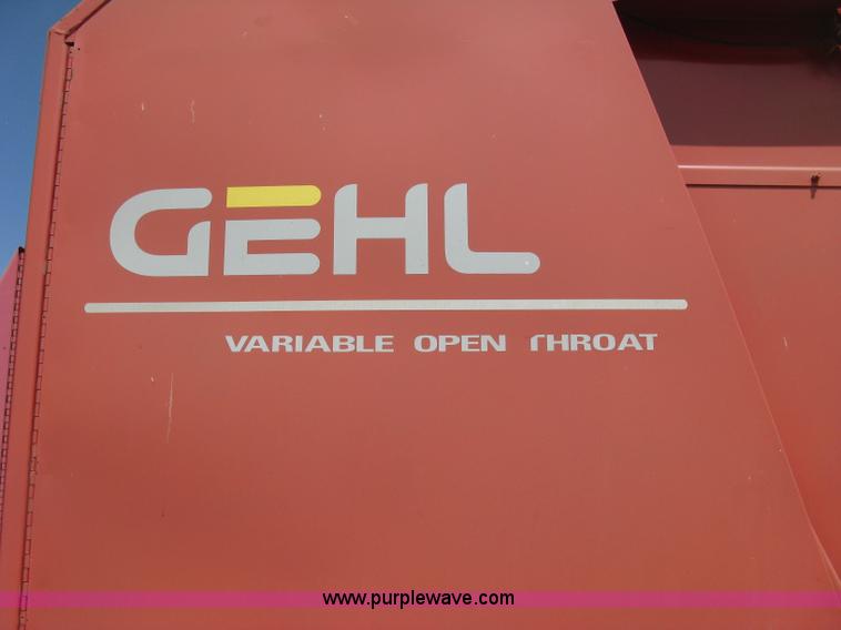 image for item K8633 2001 Gehl 2880 round baler