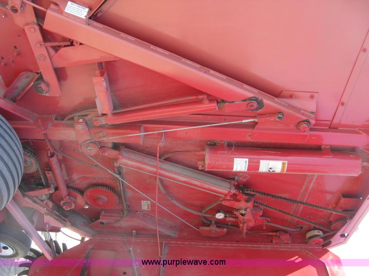 image for item K8633 2001 Gehl 2880 round baler