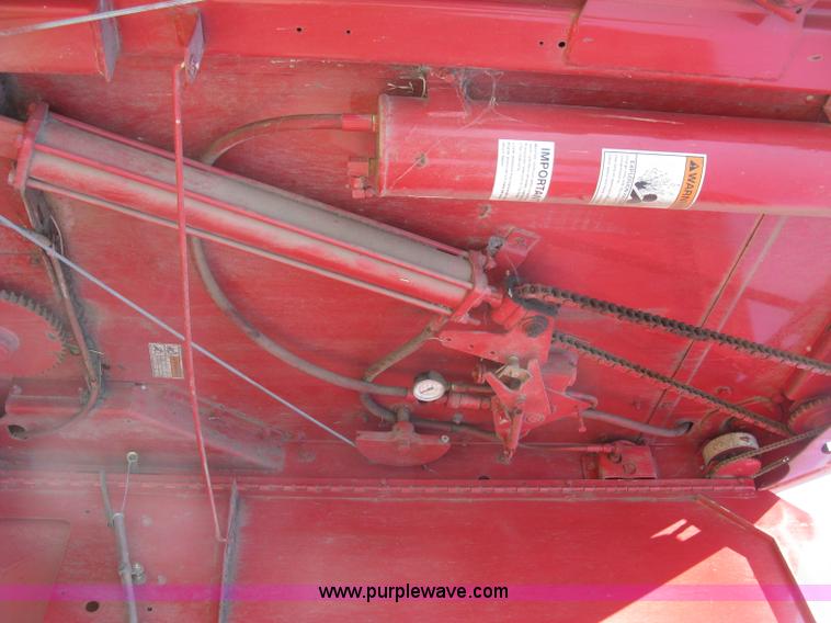 image for item K8633 2001 Gehl 2880 round baler