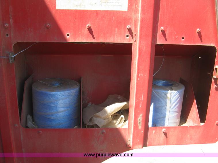 image for item K8633 2001 Gehl 2880 round baler