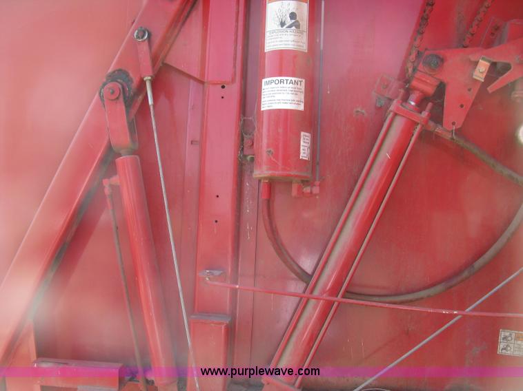 image for item K8633 2001 Gehl 2880 round baler