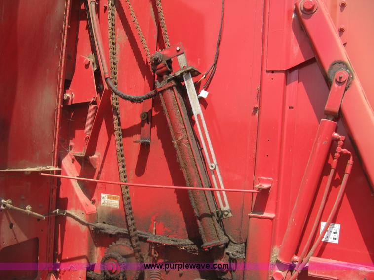 image for item K8633 2001 Gehl 2880 round baler