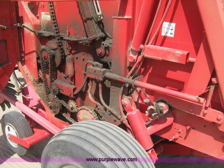 image for item K8633 2001 Gehl 2880 round baler