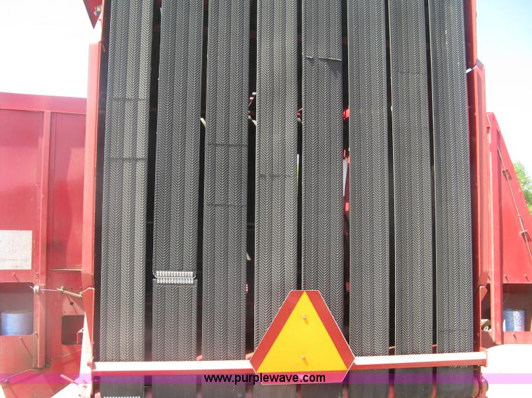 image for item K8633 2001 Gehl 2880 round baler