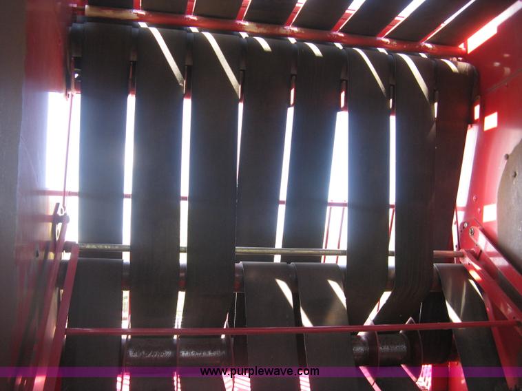 image for item K8633 2001 Gehl 2880 round baler