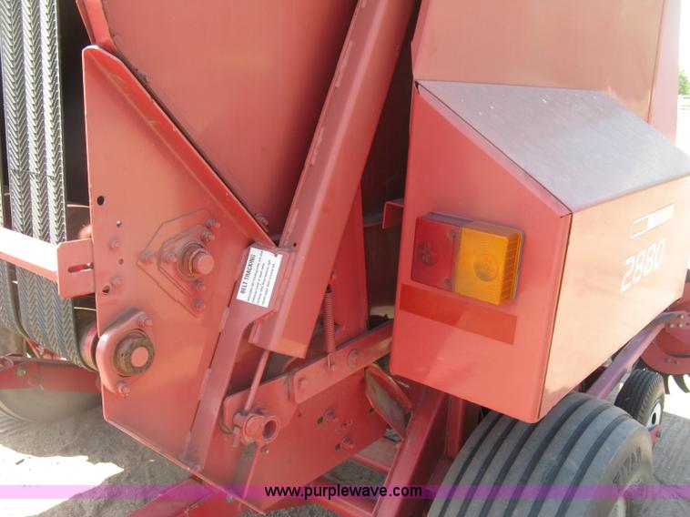 image for item K8633 2001 Gehl 2880 round baler