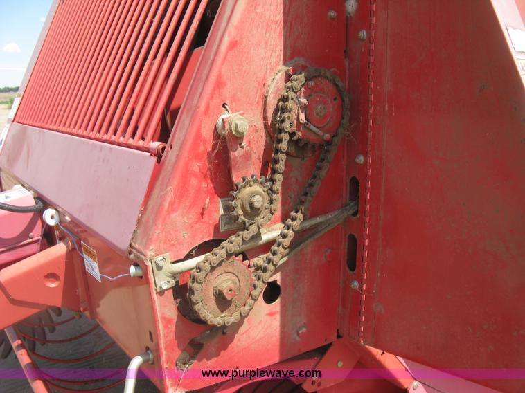 image for item K8633 2001 Gehl 2880 round baler