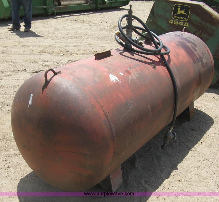 R&R 250 gallon propane tank in Kinsley, KS Item K8637 sold Purple Wave