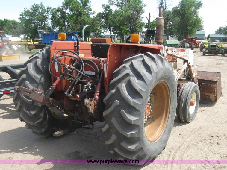 image for item K8642 1972 International 574 tractor