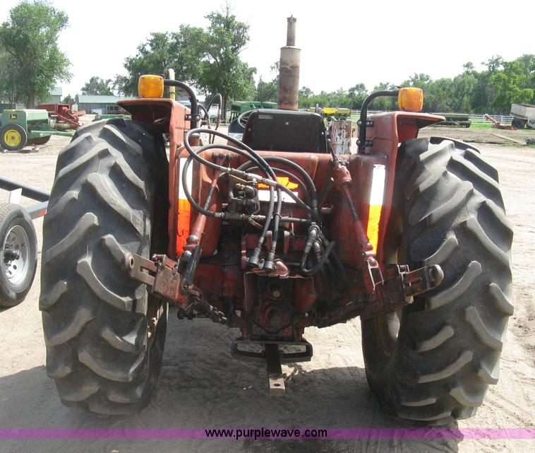 image for item K8642 1972 International 574 tractor